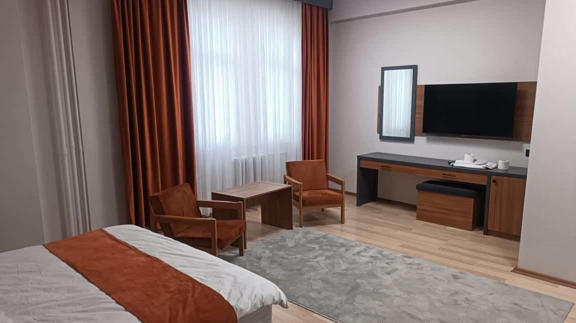 Otel Katı, Suit ve Çift Kişilik Odalar